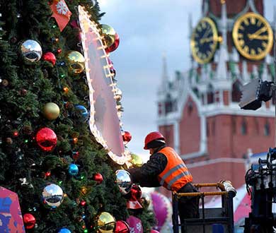 Монтаж больших ёлок во Владимире